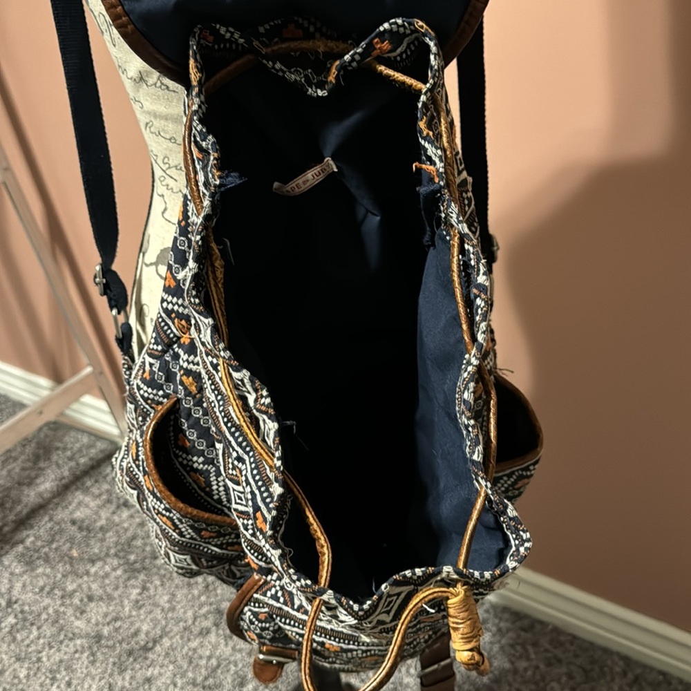 Backpack - Picture 2 of 9